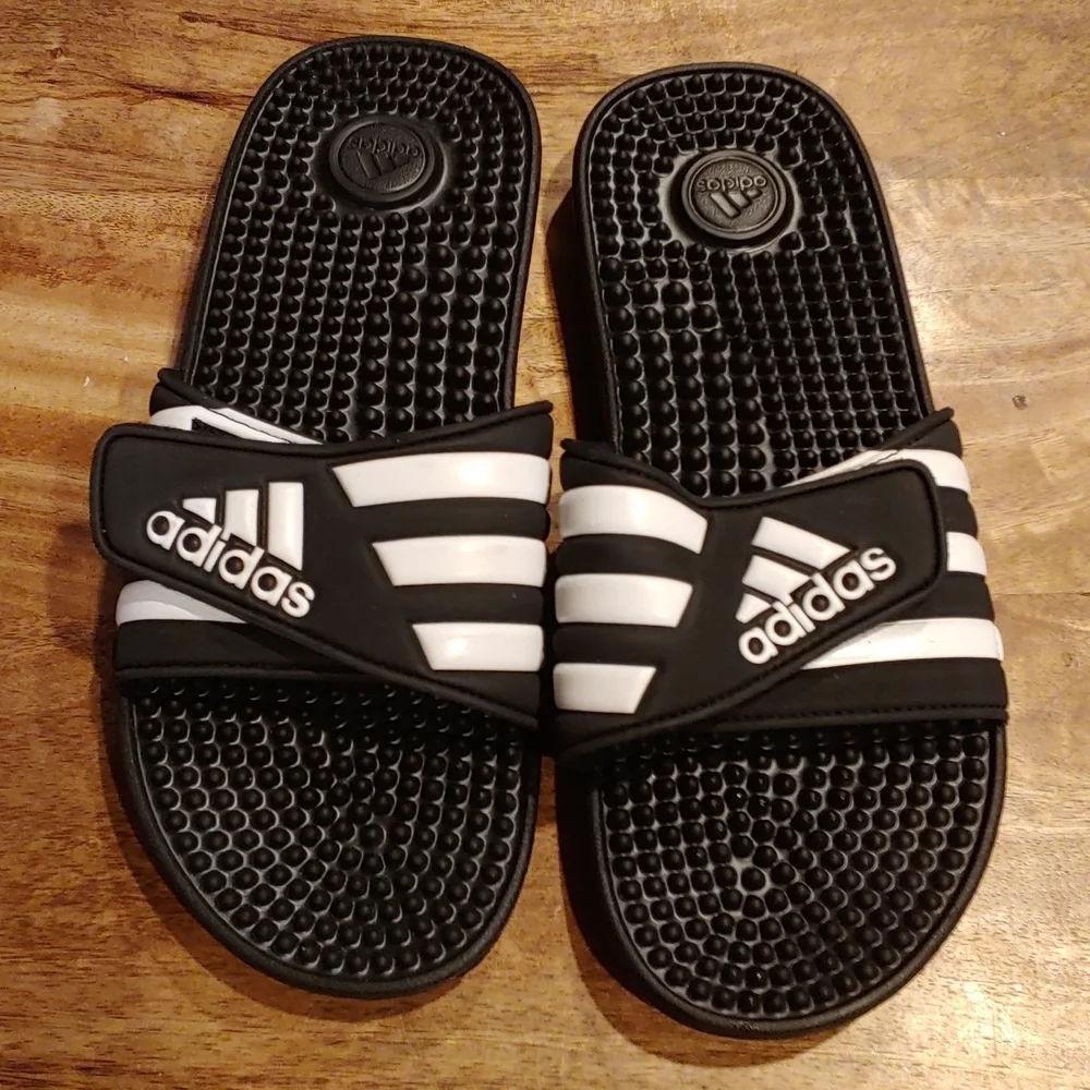 NWOT Adidas adissage slides